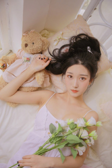 年轻女教师在线播放